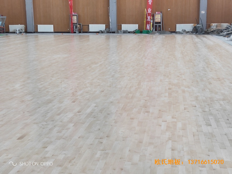 西寧世紀(jì)職業(yè)技術(shù)學(xué)?；@球館體育地板施工案例3