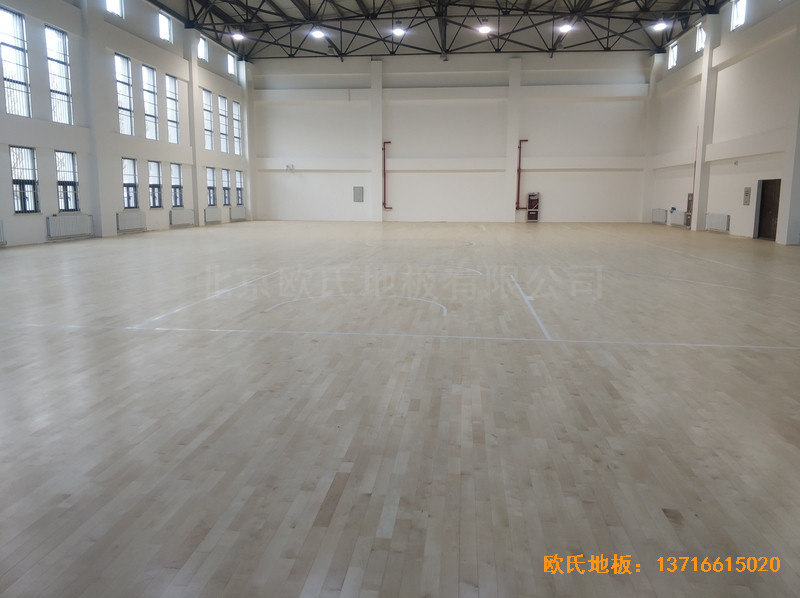 西安63751部隊(duì)籃球館體育木地板安裝案例4
