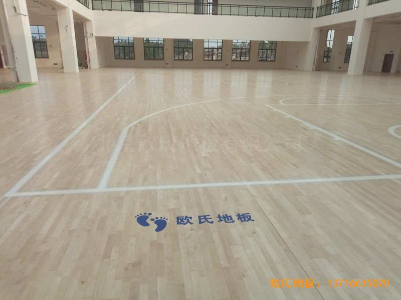 貴陽清華中學(xué)分?；@球館體育木地板安裝案例4