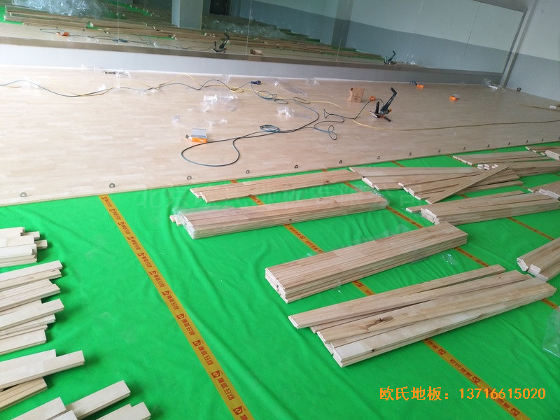 云南怒江職教中心運(yùn)動館體育地板鋪裝案例3