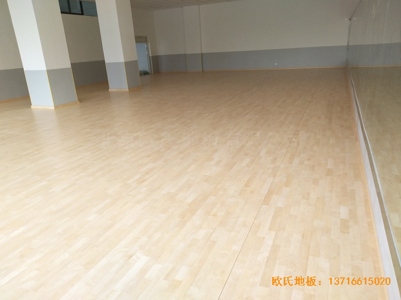 云南怒江職教中心運(yùn)動館體育地板鋪裝案例4