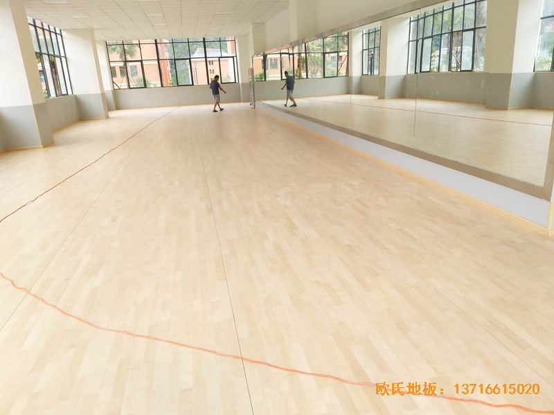 云南怒江職教中心運(yùn)動館體育地板鋪裝案例5