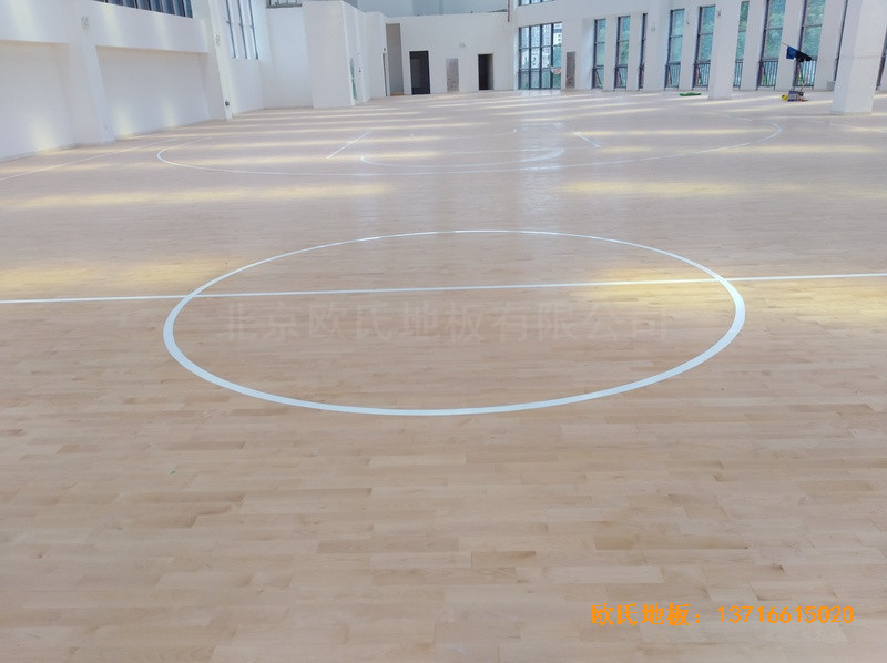 重慶重光小學(xué)籃球館運動木地板安裝案例5