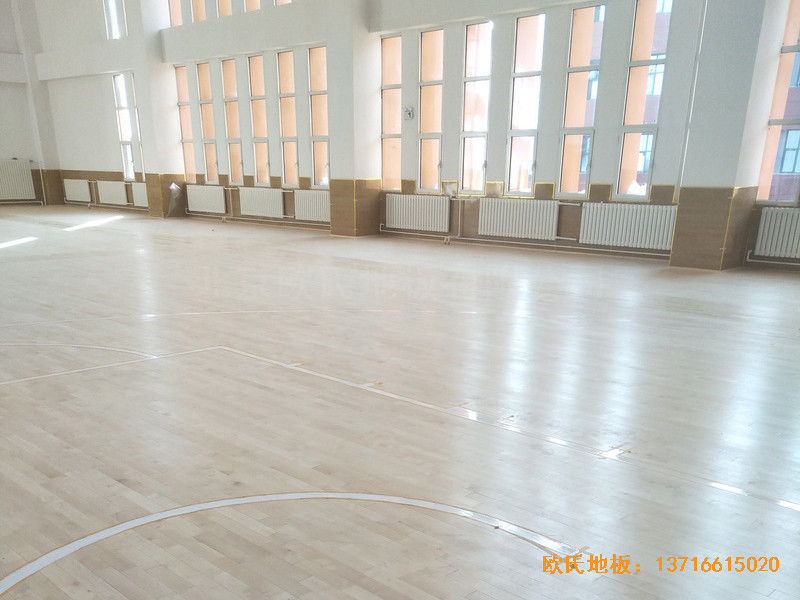 銀川第二十九中學(xué)籃球館體育木地板鋪設(shè)案例4