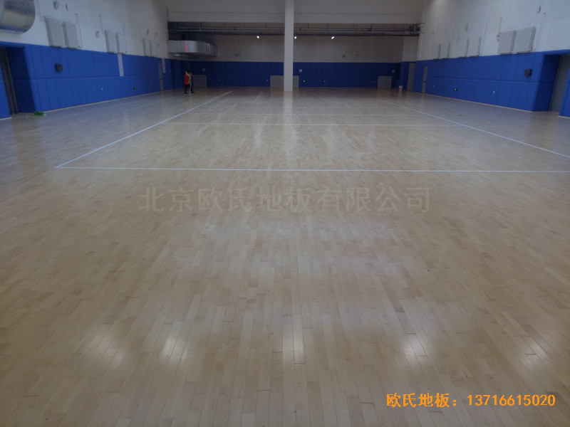 長春十一高中北湖學(xué)校體育館運動地板鋪設(shè)案例3