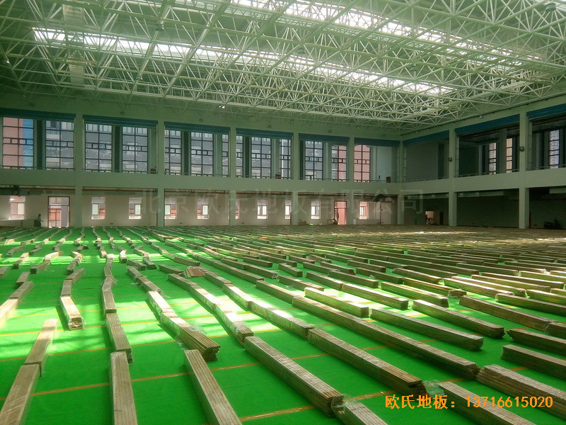 陜西安康職業(yè)技術(shù)學院籃球館運動木地板施工案例1