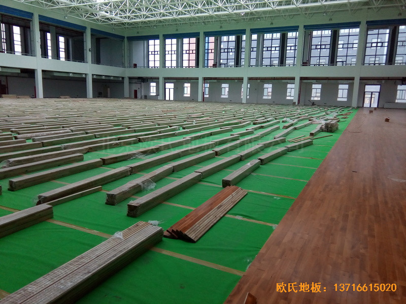陜西安康職業(yè)技術(shù)學院籃球館運動木地板施工案例2