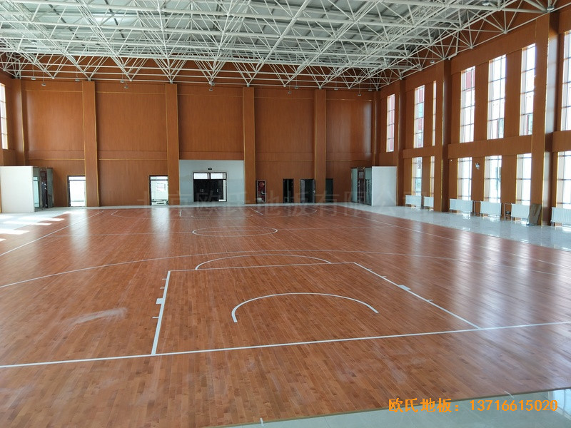 青海貴南縣第三民族高中籃球館體育木地板鋪裝案例4