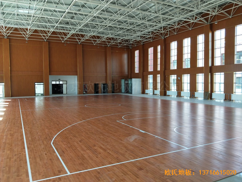 青海貴南縣第三民族高中籃球館體育木地板鋪裝案例5