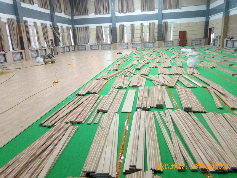 青海省稅務(wù)干部學(xué)校籃球館運(yùn)動(dòng)木地板施工案例2