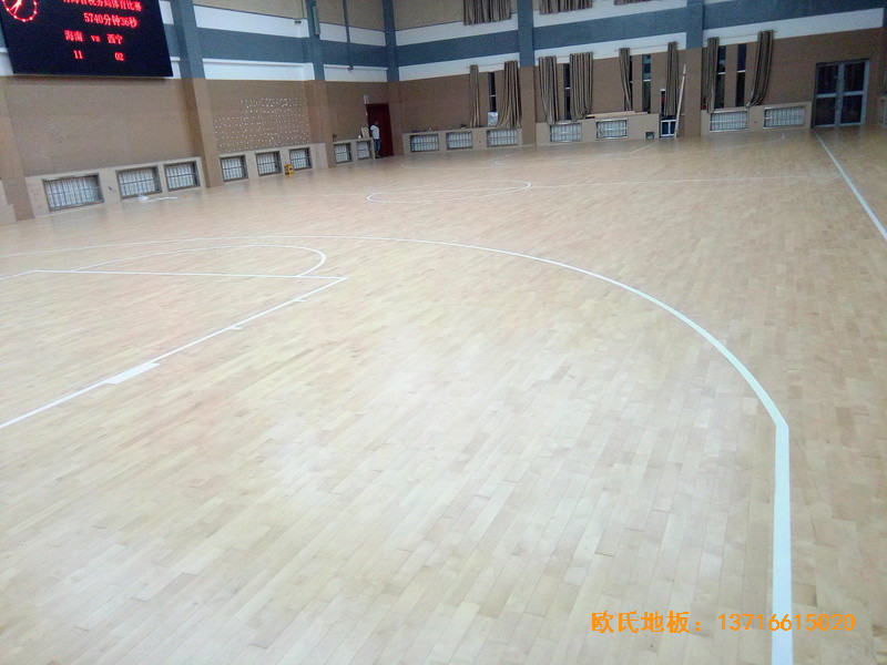 青海省稅務(wù)干部學(xué)校籃球館運(yùn)動(dòng)木地板施工案例4