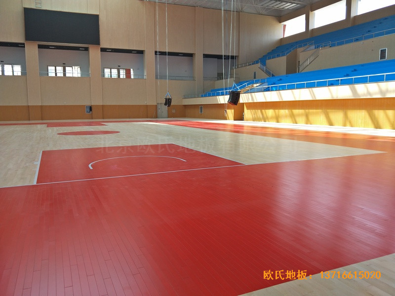 云南楚雄醫(yī)專學(xué)院籃球館運(yùn)動(dòng)木地板鋪設(shè)案例5