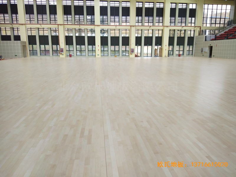 云南滇西技術(shù)大學(xué)總部籃球館運(yùn)動(dòng)木地板施工案例2