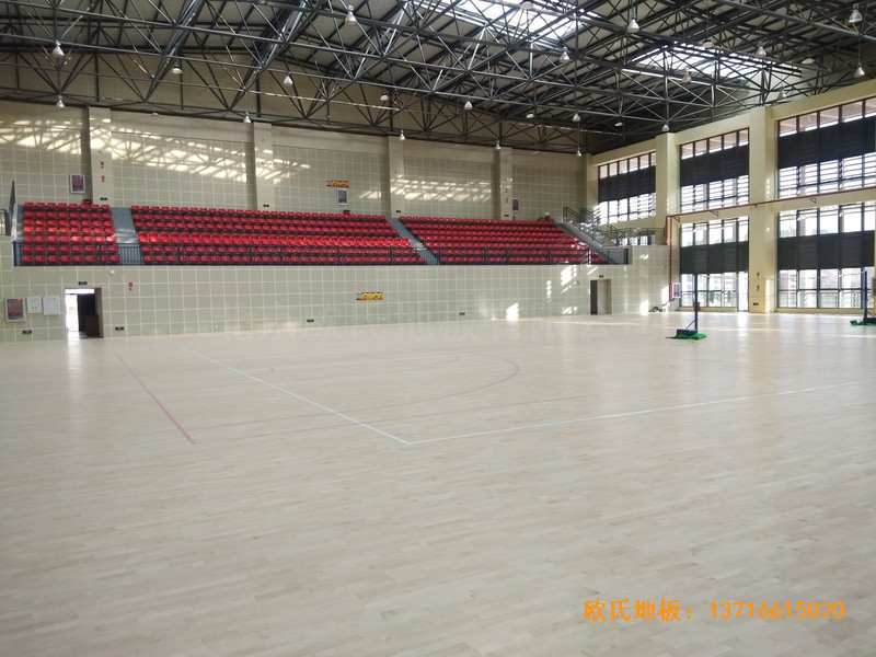 云南滇西技術(shù)大學(xué)總部籃球館運(yùn)動(dòng)木地板施工案例5