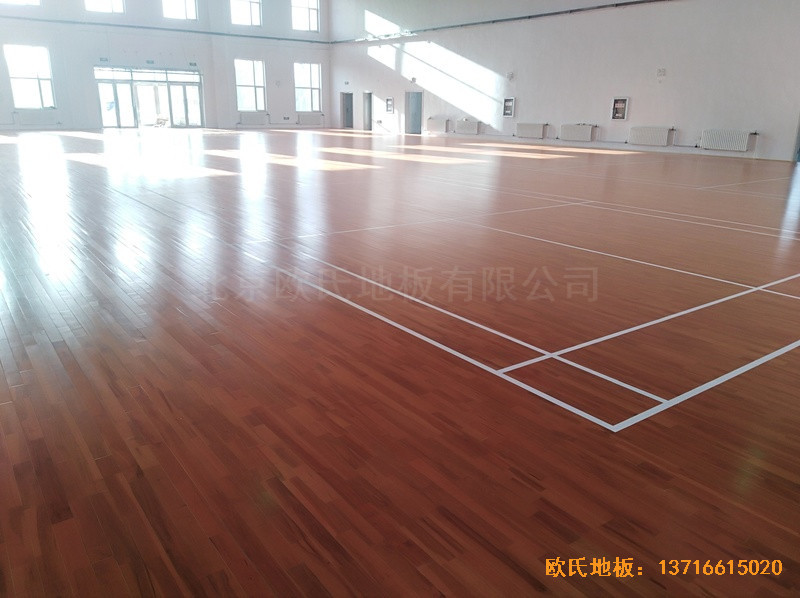 內(nèi)蒙左旗吉蘭泰鎮(zhèn)五中運(yùn)動(dòng)館體育木地板施工案例1