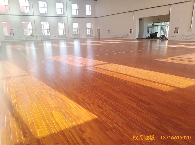 內(nèi)蒙左旗吉蘭泰鎮(zhèn)五中運(yùn)動(dòng)館體育木地板施工案例2