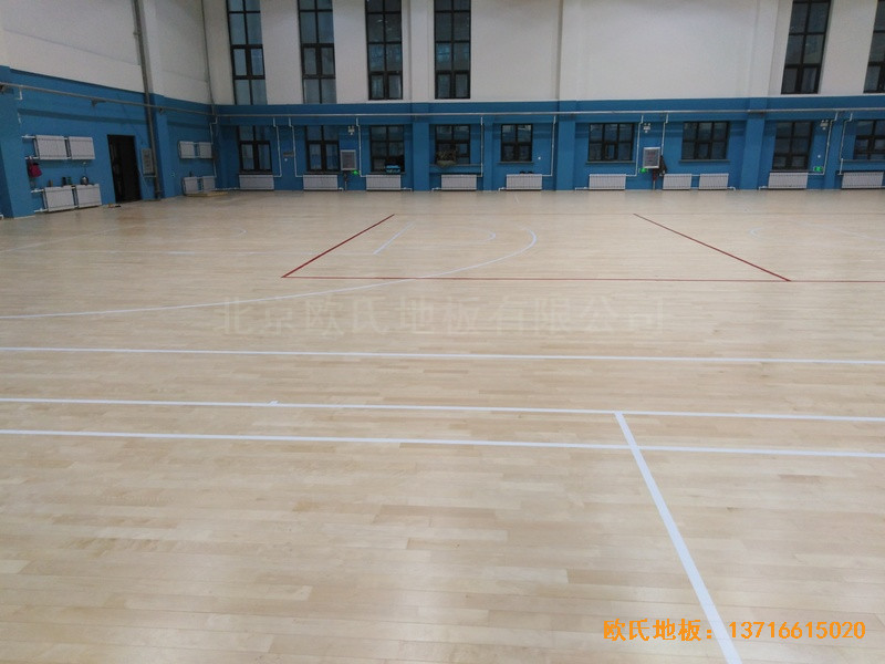 內(nèi)蒙古扎蘭屯職業(yè)學(xué)院籃球館體育木地板鋪裝案例4