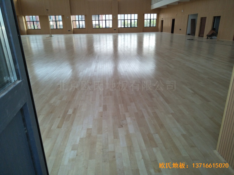 上海松江區(qū)佘北學(xué)校運(yùn)動館運(yùn)動木地板安裝案例4
