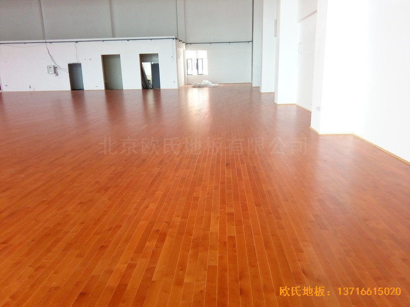 南京浦口區(qū)復(fù)興小學(xué)運(yùn)動(dòng)館運(yùn)動(dòng)木地板施工案例4
