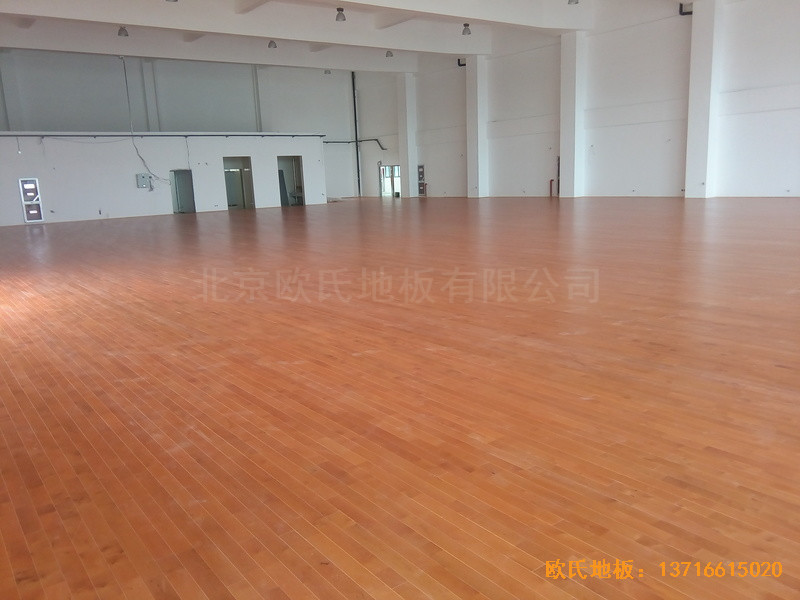 南京浦口區(qū)復(fù)興小學(xué)運(yùn)動(dòng)館運(yùn)動(dòng)木地板施工案例5