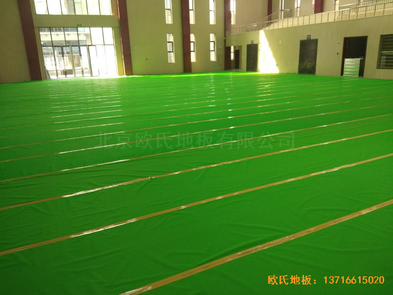 南充特戰(zhàn)訓(xùn)練基地籃球館運(yùn)動(dòng)地板安裝案例2