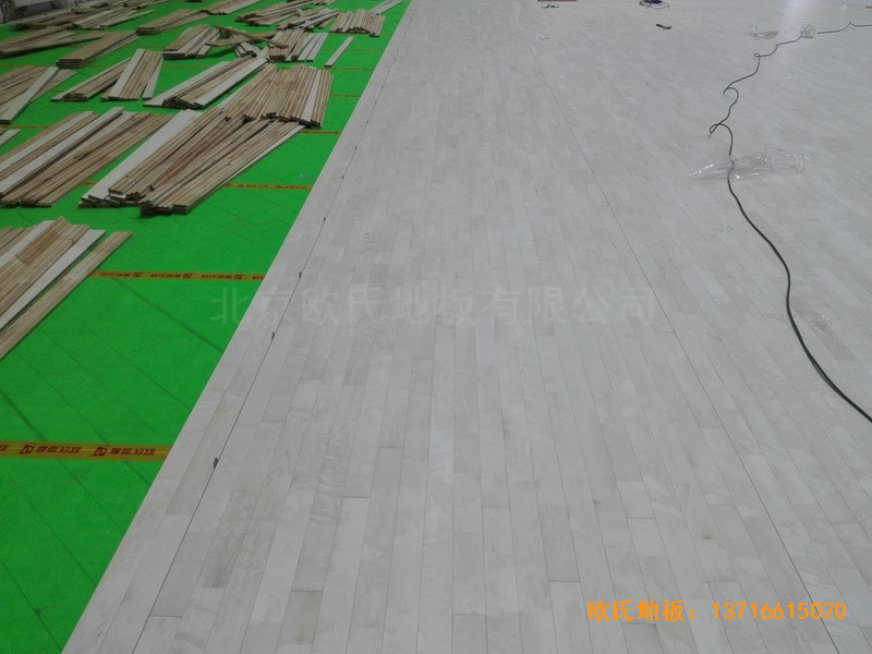 吉林國(guó)電雙遼發(fā)電廠體育館運(yùn)動(dòng)地板安裝案例2
