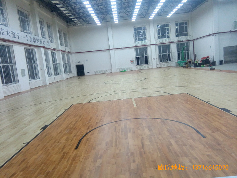 吉林篝火籃球訓(xùn)練館體育木地板鋪設(shè)案例5