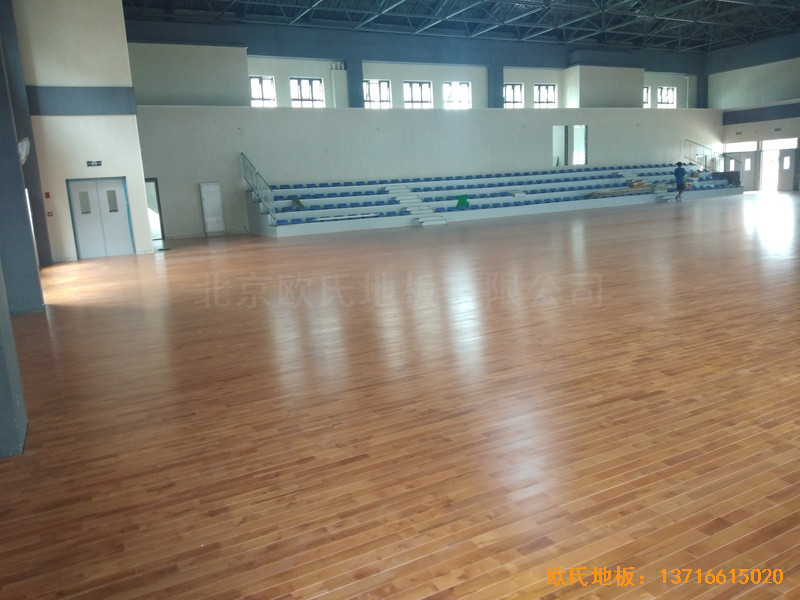 四川成都怡馨家園中學(xué)運動館體育木地板施工案例0