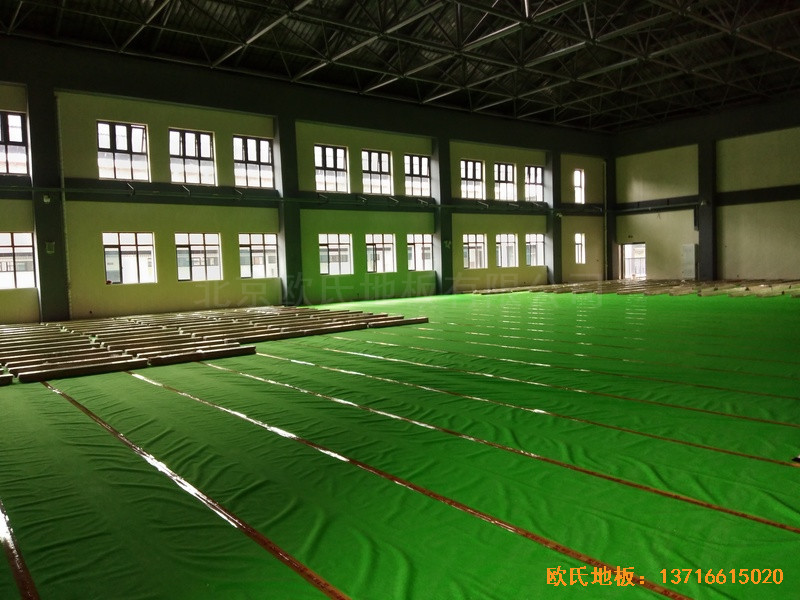 四川成都怡馨家園中學(xué)運動館體育木地板施工案例2