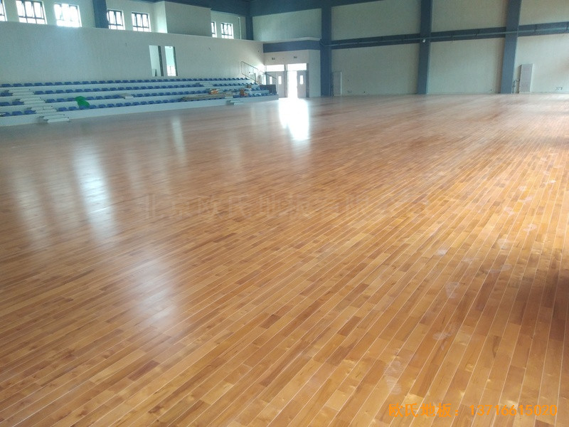 四川成都怡馨家園中學(xué)運動館體育木地板施工案例5