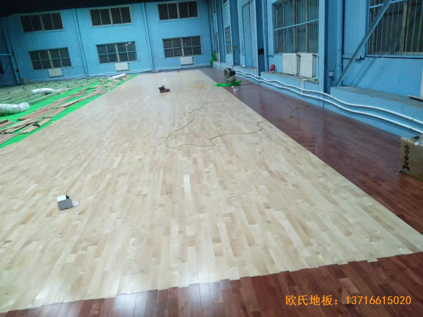 大慶讓胡路區(qū)政府籃球館運(yùn)動(dòng)木地板鋪裝案例3