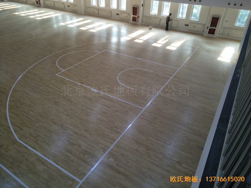 天津一號路四十八中籃球館運動木地板安裝案例3