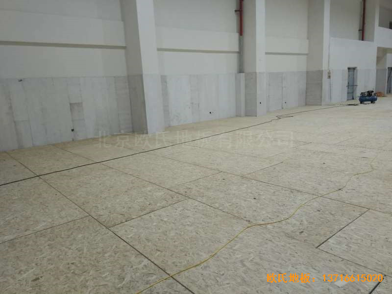 上海濱江文教區(qū)三樓籃球館運(yùn)動(dòng)木地板施工案例1