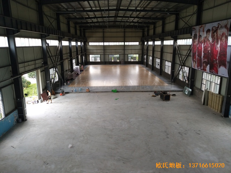 安微淮南開發(fā)區(qū)籃球館運(yùn)動(dòng)木地板安裝案例3