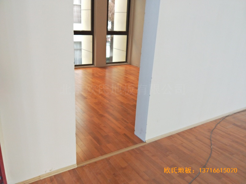安徽上派學區(qū)中心學?；@球館體育木地板安裝案例3