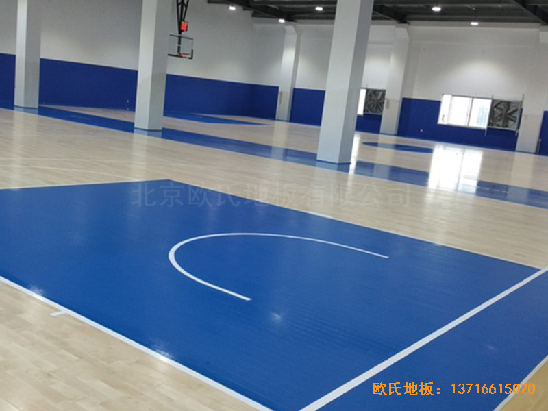 上海虹梅南路2599鑫空藍(lán)球館體育木地板鋪設(shè)案例4