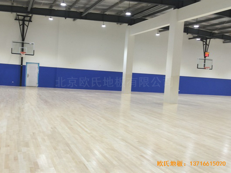 上海虹梅南路2599鑫空藍(lán)球館體育木地板鋪設(shè)案例5