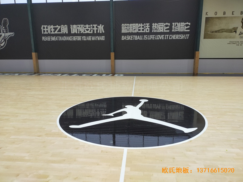 山東北環(huán)路平安行駕校籃球館體育木地板鋪裝案例4