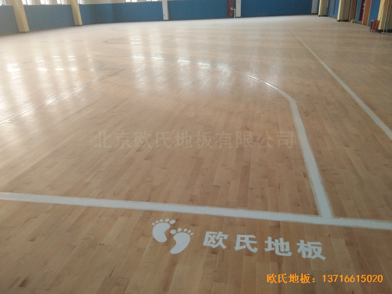 山東李滄徐水路小學(xué)籃球館運(yùn)動木地板鋪設(shè)案例4