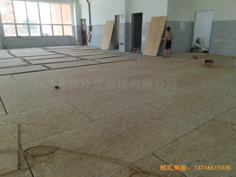 山東沾化第三實(shí)驗(yàn)小學(xué)體育館運(yùn)動(dòng)木地板安裝案例2