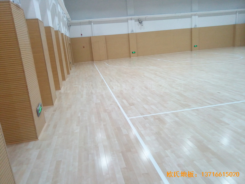 山東濟南歷下區(qū)燕山學?；@球館運動地板鋪設(shè)案例3