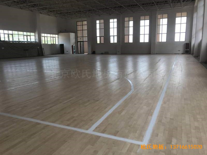 山東濟(jì)南歷城區(qū)雪山小學(xué)籃球館體育地板安裝案例4