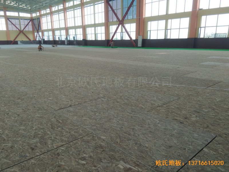 山東濟(jì)南章丘雙語學(xué)校籃球館運(yùn)動(dòng)木地板安裝案例2