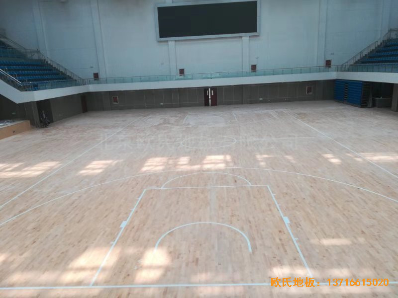 山東濟南長清山東管理學院籃球館運動木地板施工案例2