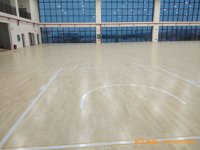廣西高新開發(fā)區(qū)五菱小區(qū)體育館運(yùn)動(dòng)木地板鋪設(shè)案例