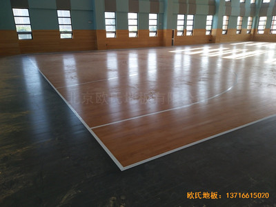 武漢廣阜屯小學(xué)清江錦城分校籃球館運(yùn)動(dòng)木地板施工案例