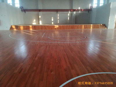 江蘇連云港徐圩小學(xué)籃球館運(yùn)動(dòng)木地板施工案例