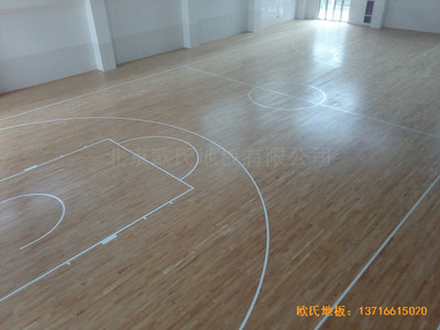 河南洛陽(yáng)伊水小學(xué)籃球館運(yùn)動(dòng)木地板施工案例