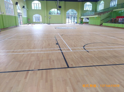 深圳普林斯頓小學(xué)籃球館運(yùn)動木地板施工案例