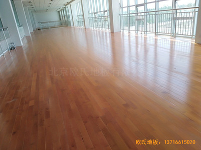 甘肅酒泉運(yùn)動(dòng)場所體育木地板施工案例